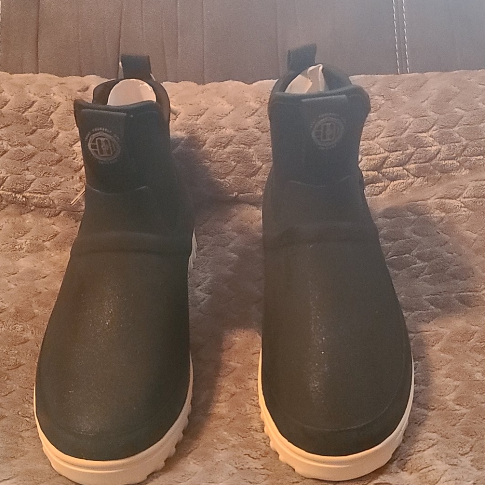 Unicare waterproof boots